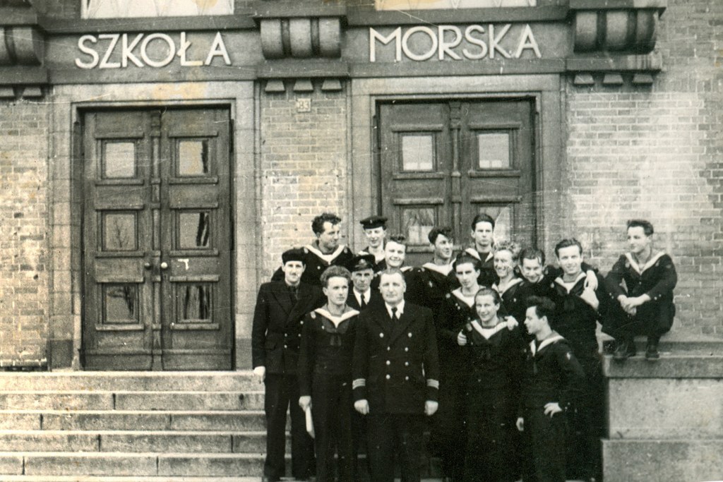 100 lat Szkoły Morskiej w Gdyni 2 1954 PSM wych. Budrewicz i kier. int. Fr. Hinz 0