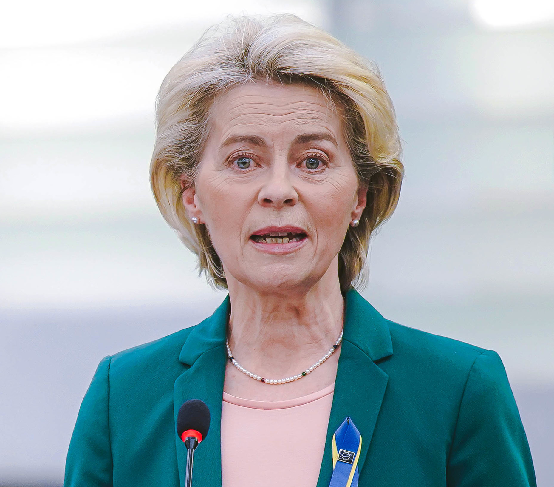 Ursula puknij się w głowę! Ursula von der Leyen