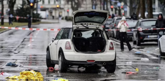 Głupi jak Austriak. Zło przyjdzie samo! Bohater, Austria, zamach