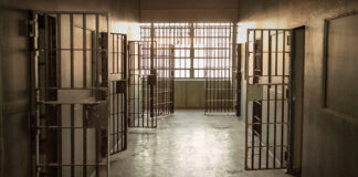 Czy przekraczamy „horyzont zdarzeń”? wolność, więzienie