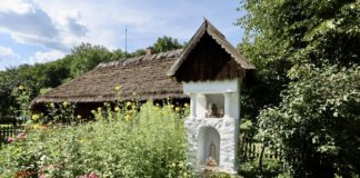 Pieśni Maryjne – szept wiary, krzyk duszy, echo wieczności Maryja, kapliczka, pieśni