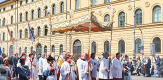 Boże Ciało – dzień, w którym Bóg przechodzi ulicami świata Boże Cialo, Monachium