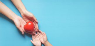 Serce na dłoni — dar, który łatwo przeoczyć Teksty, które inspirują i skłaniają do refleksji