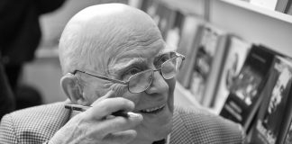 Starszy pan i młoda dziewczyna, czyli bardzo osobiste spotkanie W ogrodzie Rymkiewicza koty piszą wiersze, bzy szaleją, a Bóg zagląda w nicość. Poezja trwa – jak życie i śmierć. Poeta, Bóg, poeazja, kultura