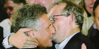 Śmietnik historii? Okrągły Stół – wielki mit i jeszcze większy upadek Adam Michnik i Aleksander Kwaśniewski obejmują się podczas publicznego wydarzenia – symbol przyjaźni elit Okrągłego Stołu. Upadek