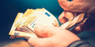 KPO – Krajowy Plan Ośmieszenia KPO miało dać szpitale i kolej. Dało jachty, solaria i alpaki. Modernizacja? Tylko w folderach rządu Tuska.