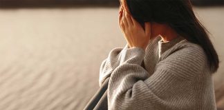 Kobieta i niewidzialny przeciwnik: życie z Hashimoto Życie kobiet z Hashimoto: codzienna walka i siła w ukryciu