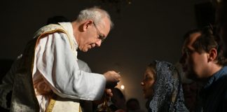 Zaatakowany Kościół. Postępująca protestantyzacja: Godne przyjmowanie Komunii Świętej i prawa wiernych Prawo i godność wiernych w przyjmowaniu Komunii