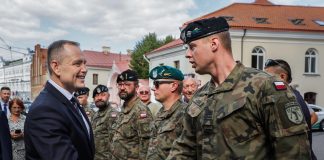 Strateg Nawrocki wzmacnia armię i Trójmorze* Strateg Nawrocki: Polska w centrum Europy