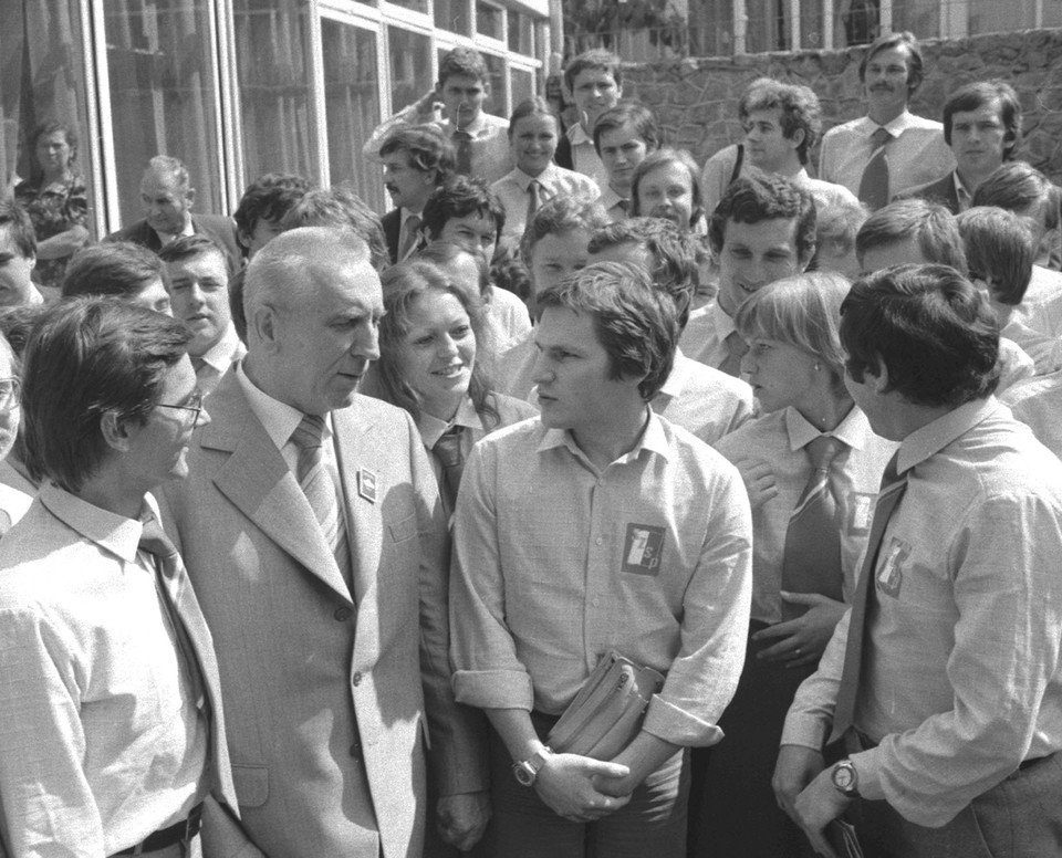 Nowa Polska – stary scenariusz? Tyszkiewicz buduje szalupę ratunkową 1 Wadim Tyszkiewicz, w PRL w Socjalistycznym Zrzeszeniu Studentów Polskich. Tak jak Brachmański, Cimoszewicz, Ciosek, Czarzasty, Iwulski, Kwaśniewski, Najar, Szmajdziński, Oleksy,