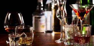 Kto pije w Sejmie! Alkomat na każdym korytarzu W Sejmie tylko alkomat ma rację