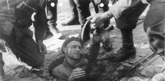 Żywi idą, umarli zostają na wieczną wartę. Upadek Powstania Warszawskiego Powstanie Warszawskie: Upadek