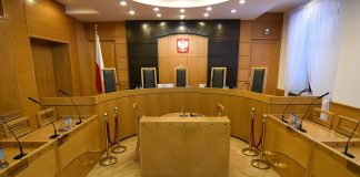 Między odwagą a hańbą: próba dla polskiego sądownictwa Mała sala rozpraw Trybunału Konstytucyjnego