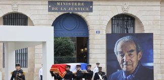 Pogrzeb bez duszy! Postęp na biegu wstecznym Świecki pogrzeb Badintera – triumf postępu czy pustki?