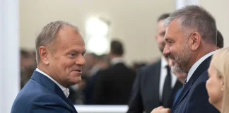 Gra w „sprawiedliwość”! Tusk i Żurek rozsadzają państwo Donald Tusk i Waldemar Żurek Źródło: Newspix.pl / Grzegorz Krzyzewski