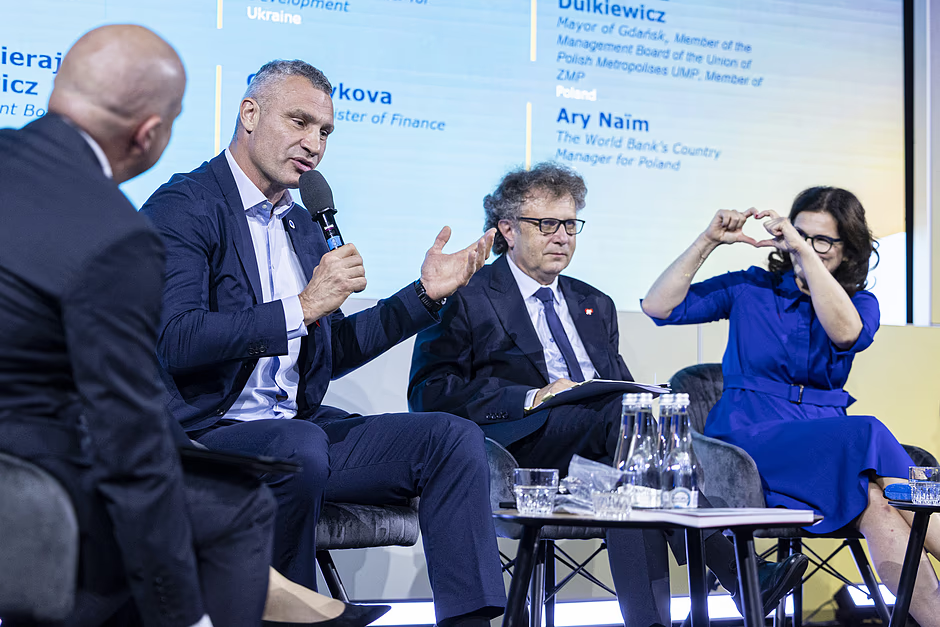 Tydzień z bata 22.06.26 – 26.05.26 – satyryczny przegląd wydarzeń 1 Polityka polityką, a frajerzy płacą za ten cyrk